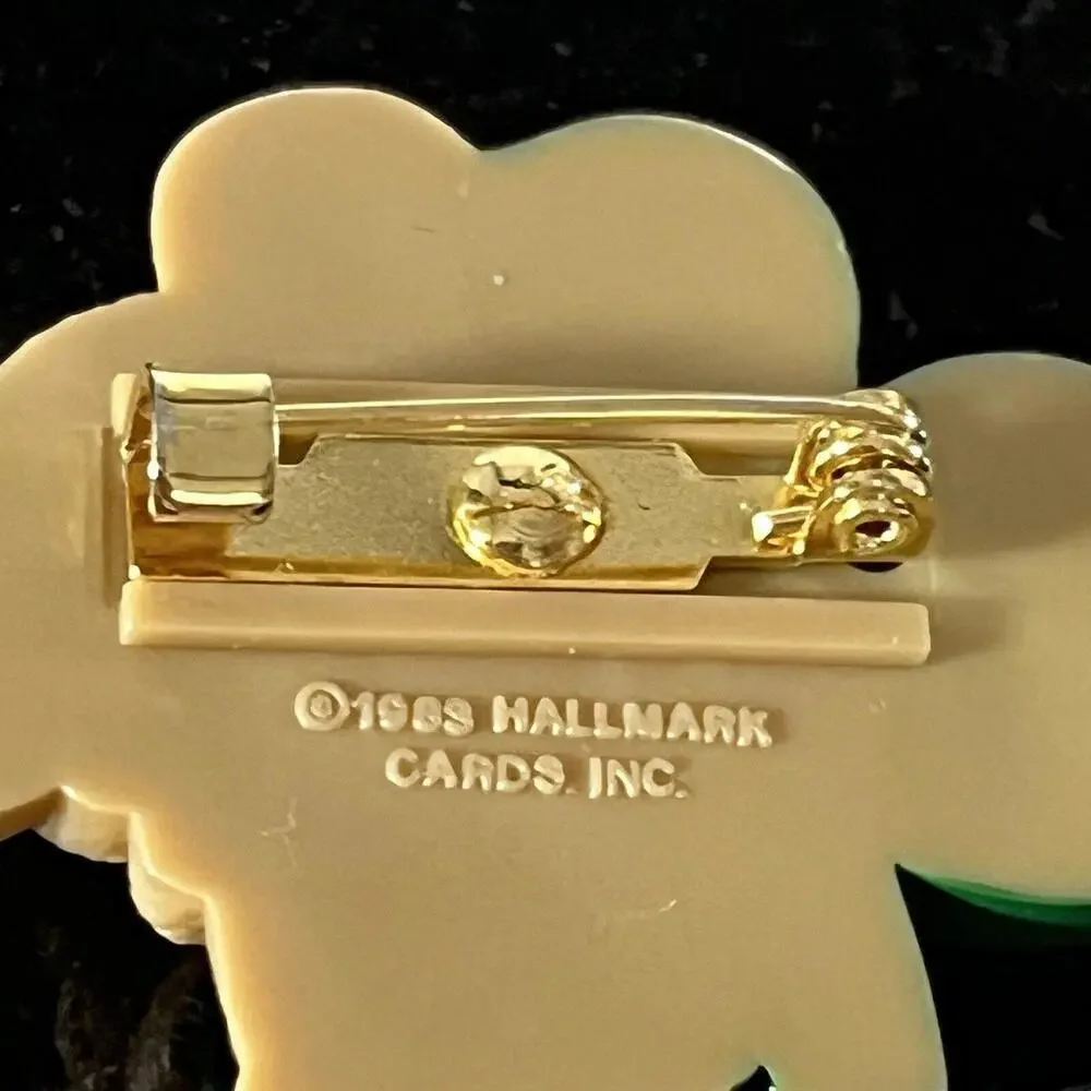 Vintage 1983 Hallmark Mouse & Green Shamrock Lapel Pin Brooch - Picture 2 of 9